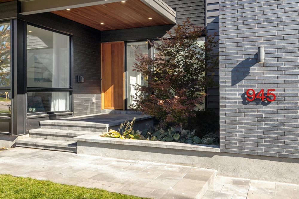 real estate photography etobicoke porch